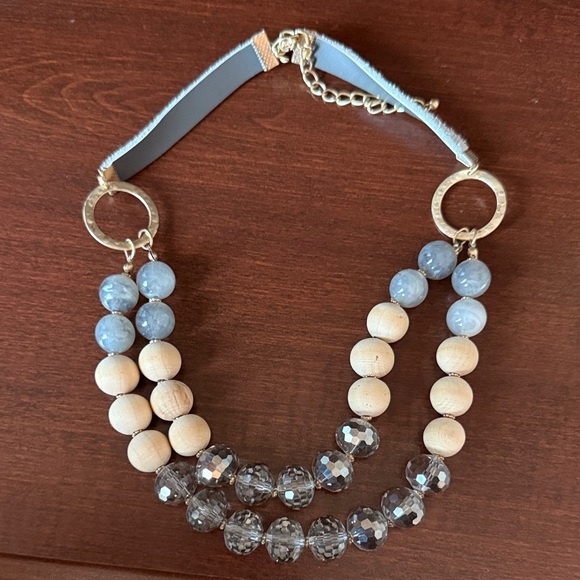 Elegant Beaded Necklace with Gold Accents - Picture 1 of 2